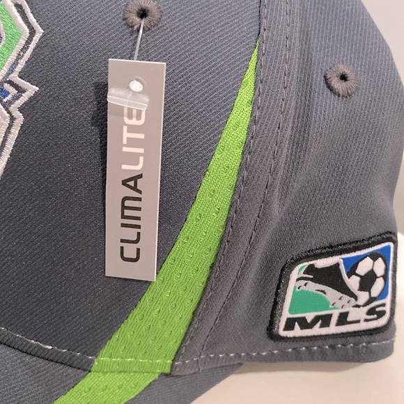 ❌SOLD❌ LOT of 3x NWT Seattle Sounders Items! 1x Hat + 2x Collectors Scarfs - Picture 4 of 11